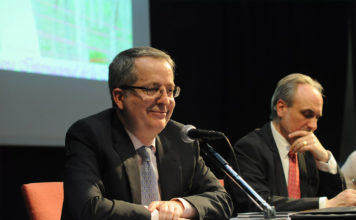 Javier Fernández Aguado durante la Semana Internacional de la Mujer 2014 junto con Salvador Molina, vicepresidente de la Fundación Woman’s Week.. Fotógrafa: Julia Martínez.