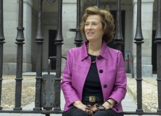 Julia Navarro: “Hay fuerzas que quieren que la mujer tenga un papel subordinado a la sociedad patriarcal, confío en que las jóvenes no lo permitirán”