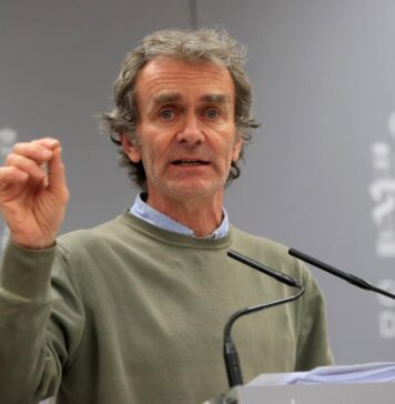 El Consejo General de Enfermería exige una disculpa inmediata a Fernando Simón por “comentarios sexistas”