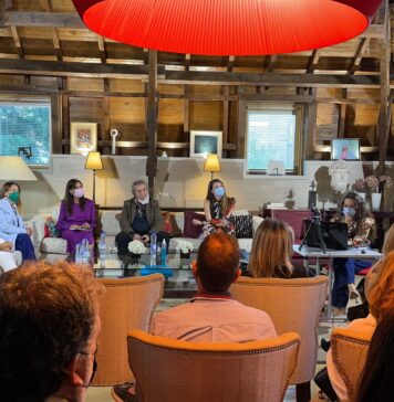 ‘Tu huella desnuda’ contra el cáncer de mama