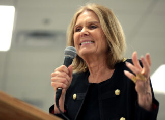 Gloria Steinem: “Es la primera vez que recibo un premio en honor a una mujer”