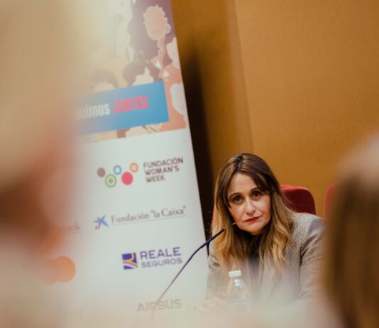 Carmen Mª García, presidenta de Fundación Woman’s Week, anuncia que ‘Aquí Radio’ donará horas de programación a las voces del movimiento asociativo
