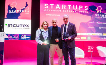 C1b3rWoman recibe el Premio Extraordinario del Congreso Internacional de Startups en Sevilla