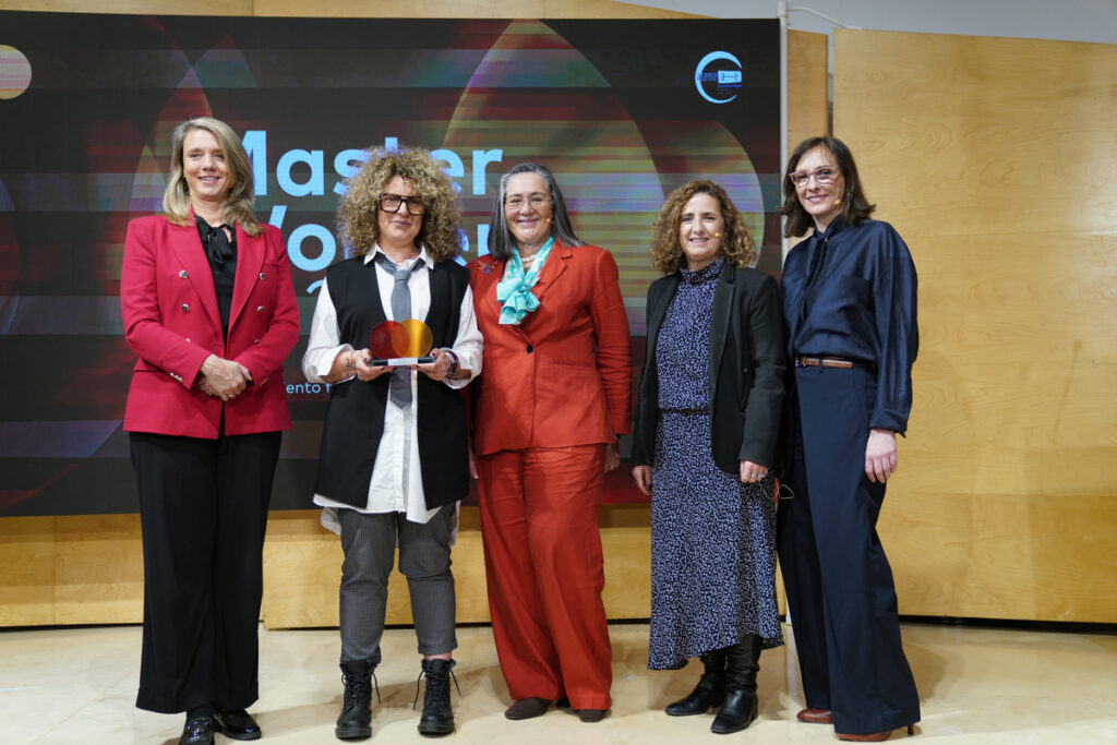 Casi la mitad de los españoles (45,7%) considera que las mujeres parten ...