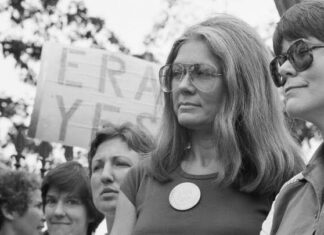 Gloria Steinem a través de mi libreta: lecciones de una periodista y activista eterna